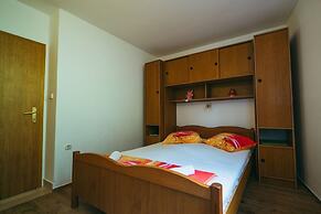 Apartments Lovre