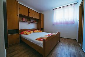 Apartments Lovre