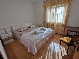 Apartments Srdan