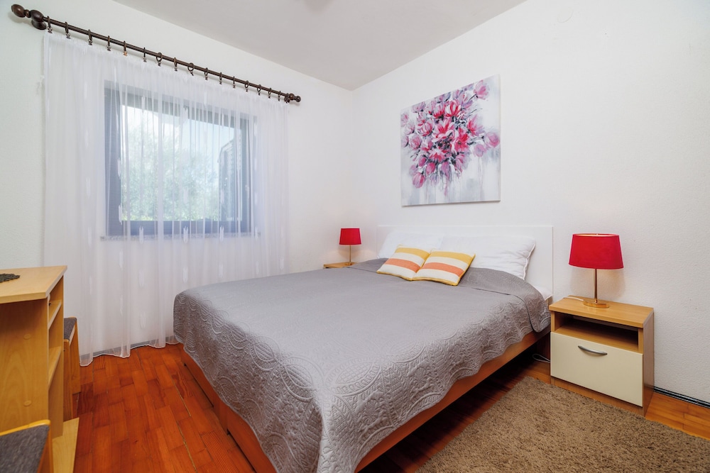 Apartment Dragica