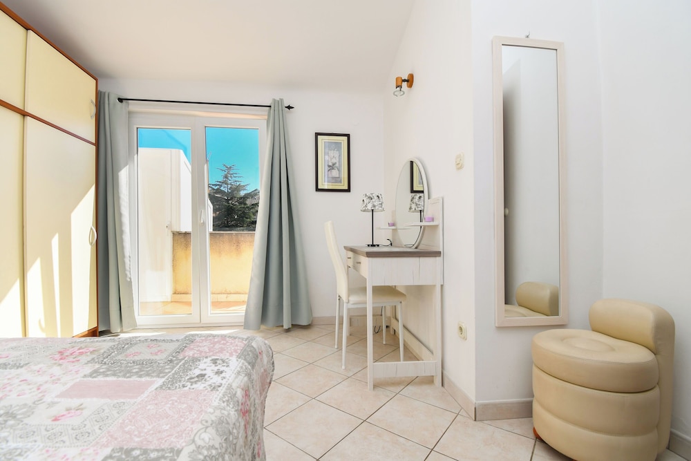 Apartment Biserka