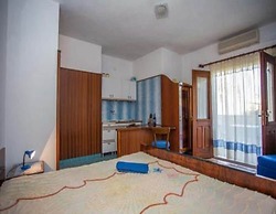 Apartments and Room Anita