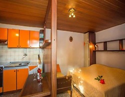 Apartments and Room Anita