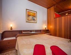 Apartments and Room Anita