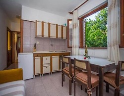 Apartments and Room Anita