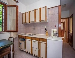 Apartments and Room Anita