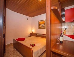 Apartments and Room Anita
