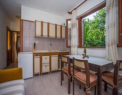 Apartments and Room Anita