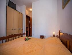 Apartments and Room Anita