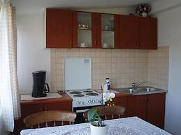 Apartment and Rooms Mila