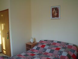 Apartment and Rooms Mila