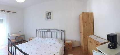 Apartment and Rooms Mila