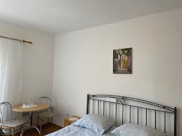 Apartment and Rooms Mila