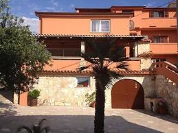 Apartment and Rooms Mila