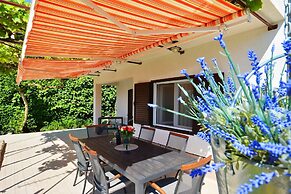 House Sreca