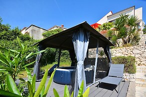 House Sreca