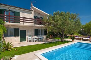 House Lucmar
