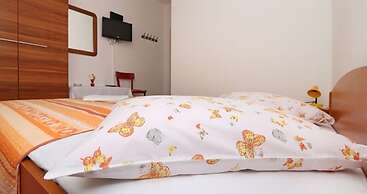 Apartment and Rooms Tomo 1