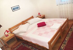 Apartment and Rooms Tomo 1