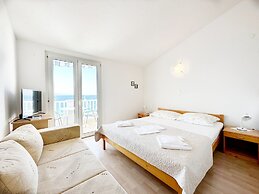 Apartments Tomo