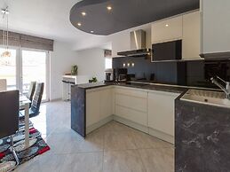 Apartment Black@white