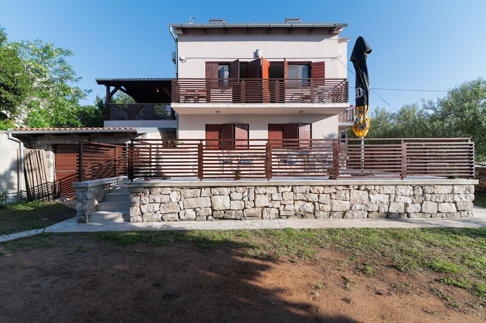 Apartments Tiho