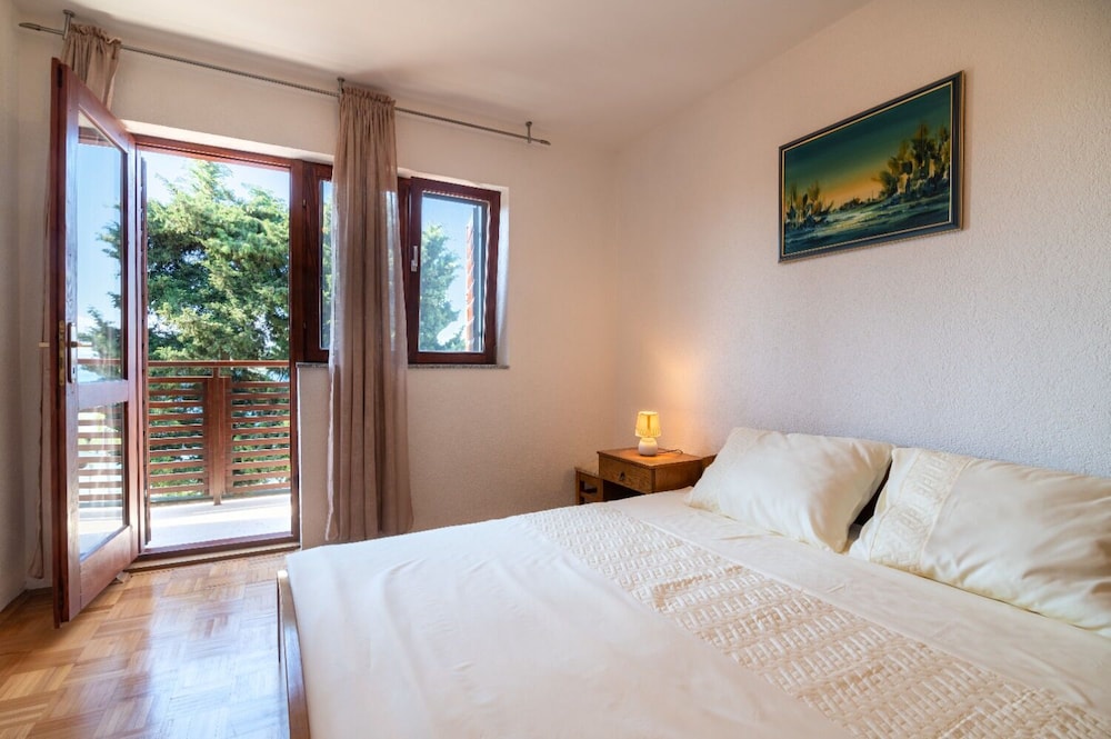 Apartments Tiho