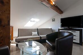 Apartments Tiho