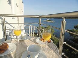 Apartment At the sea