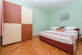 Apartments and Room Goran
