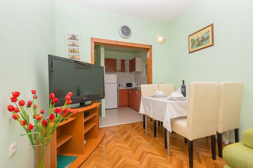 Apartments and Room Goran