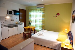 Apartments and Rooms Robi