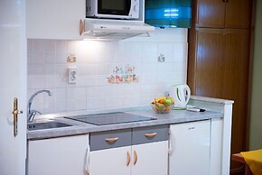 Apartments and Rooms Robi
