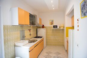 Apartments and Rooms Robi