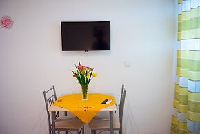 Apartments and Rooms Robi