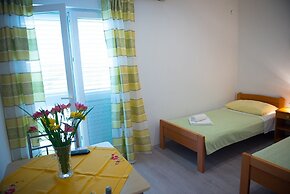 Apartments and Rooms Robi