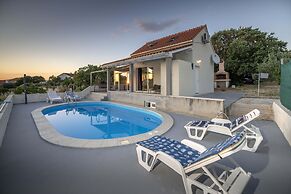 House Baras Garden