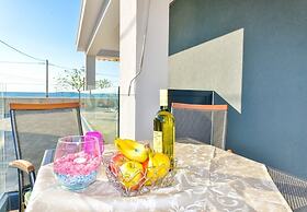 Apartments Sunny by the Sea