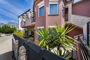 House Luxury Villa With Pool
