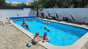 House Luxury Villa With Pool