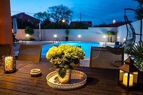 House Luxury Villa With Pool