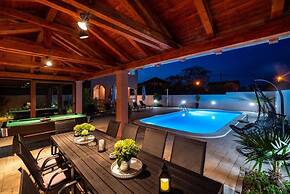 House Luxury Villa With Pool
