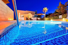 Apartments Tomo