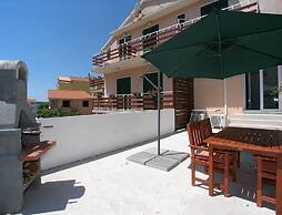 Apartments and Rooms Plaza