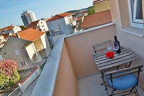 Apartments and Rooms Plaza