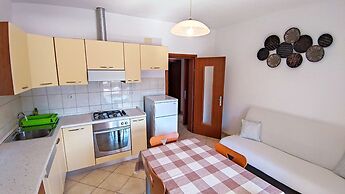Apartment Leana