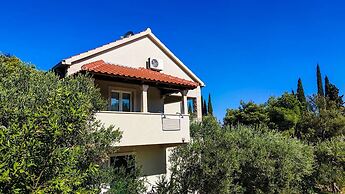 Apartment Leana