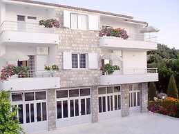 Apartments Ivi