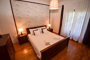 Apartments and Rooms Frane