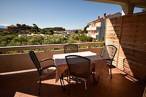 Apartments and Rooms Frane